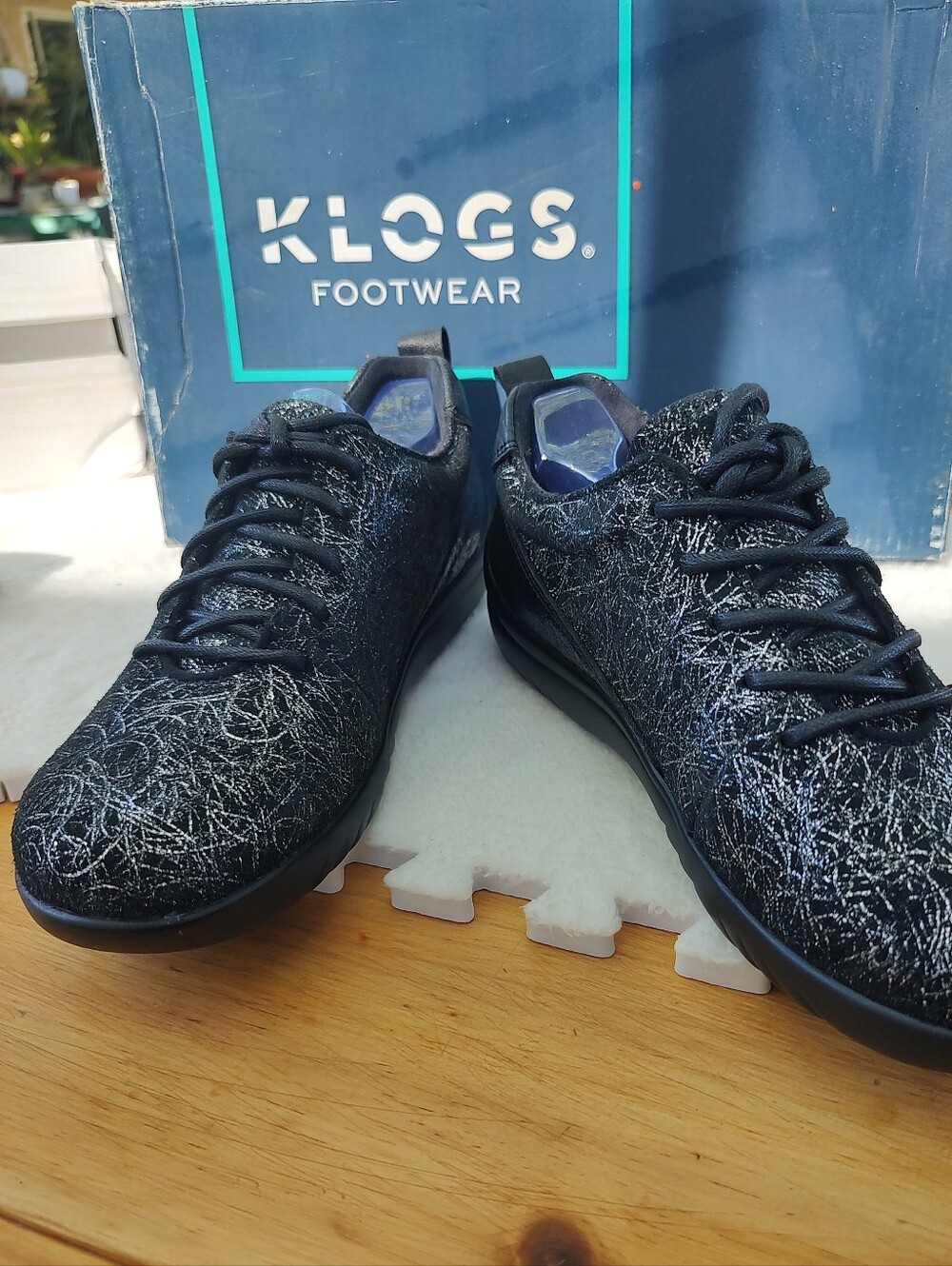 Klogs Womens Black Knit Sneakers with Silver Threading
